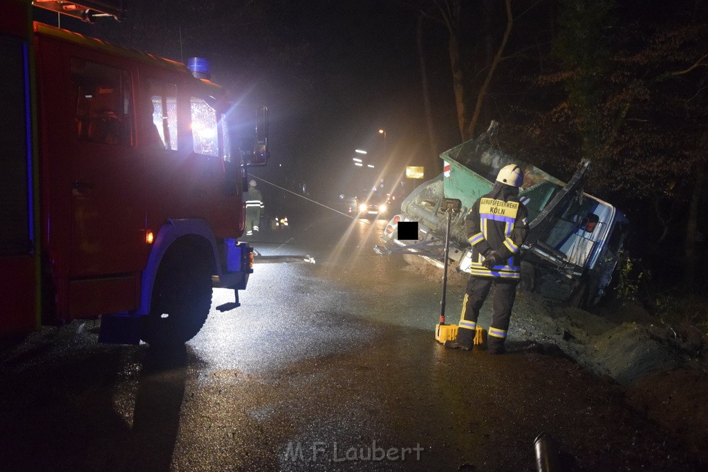 Container LKW umgestuerzt Koeln Brueck Bruecker- Dellbruecker Mauspfad P364.JPG - Miklos Laubert